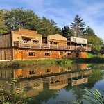 Camping Cosy Avec Cuisine Equipee Et Terrasse - Api-1-52-1088 *